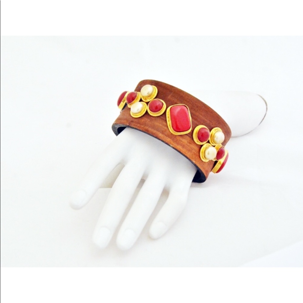 Coral stones bracelet